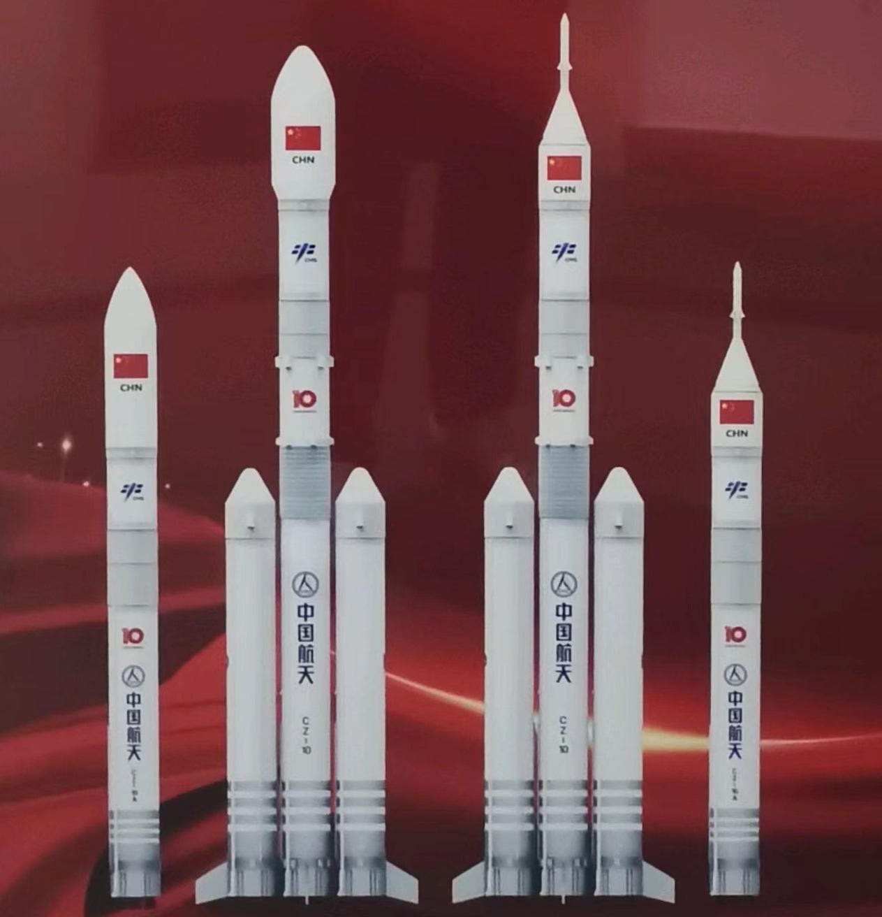 The cargo (left) and crew (right) carrying variants of the Long March 10 series rockets. The cargo (left) and crew (right) carrying variants of the Long March 10 series rockets.