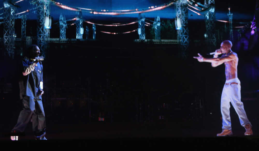Tupac hologram performance