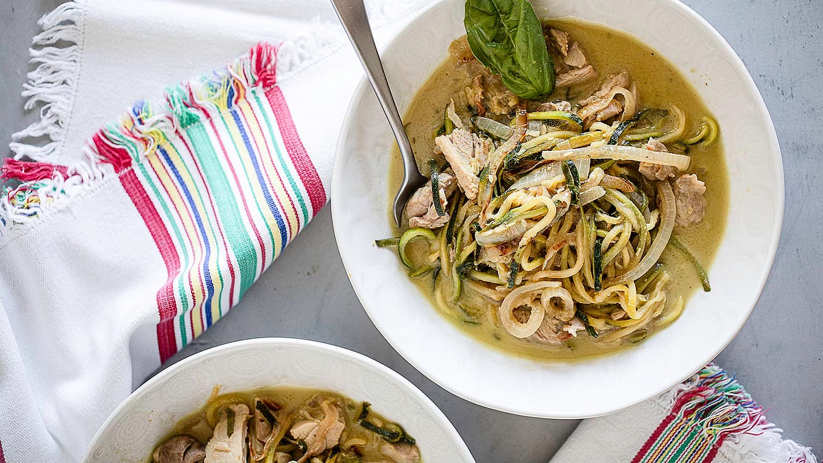 Green Curry Chicken With Zucchini Noodles