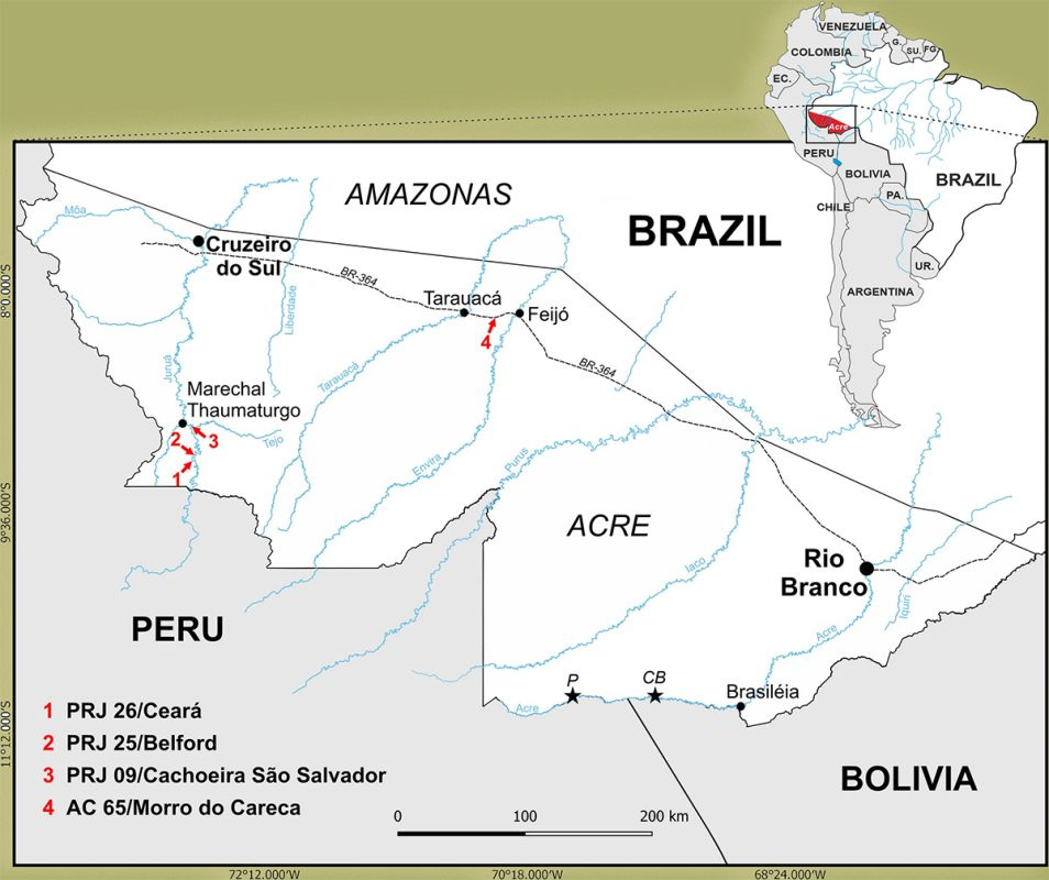 20260817_imagemrio-2 Mapa dos sítios paleontológicos no Estado do Acre, noroeste do Brasil. Os fósseis foram encontrados em quatro localidades associadas à Formação Solimões Superior: Três ficam às margens do Alto Rio Juruá (PRJ 09, PRJ 25 e PRJ 26), no município de Marechal Thaumaturgo, e uma (AC 65, Morro do Careca) está às margens da BR-364, entre Tarauacá e Feijó - Mapa: retirado do artigo