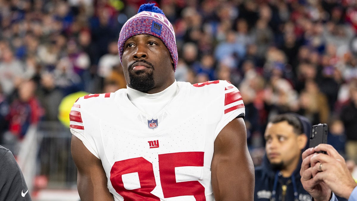 'War Machine:' How Chris Manhertz, 12-year NFL vet, keeps going (and going)