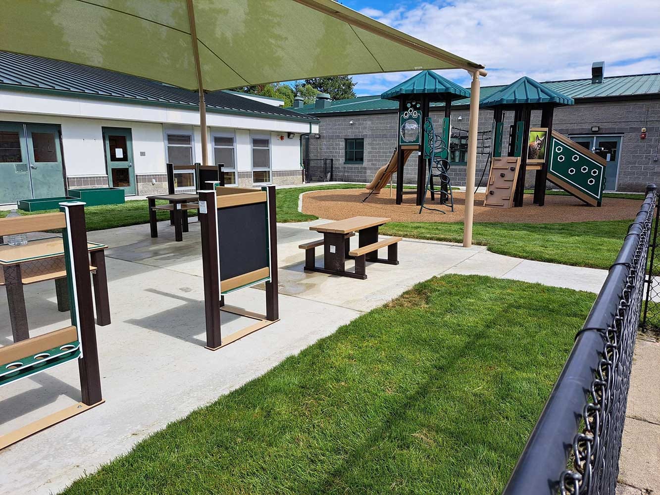 Advantages of Outdoor Classrooms for Schools - Play Mart, Inc.