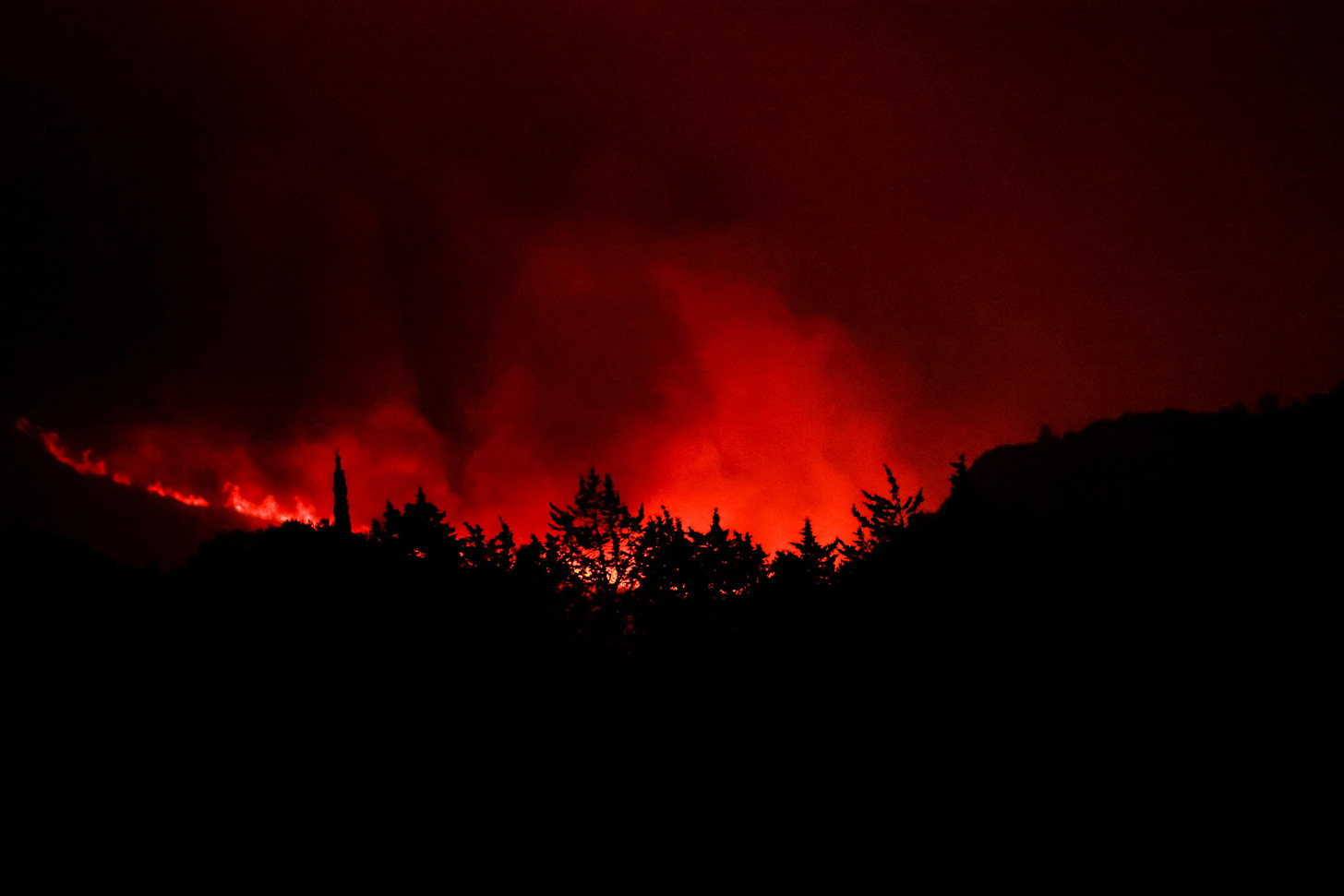 Big wildfire rages in southern France | Reuters