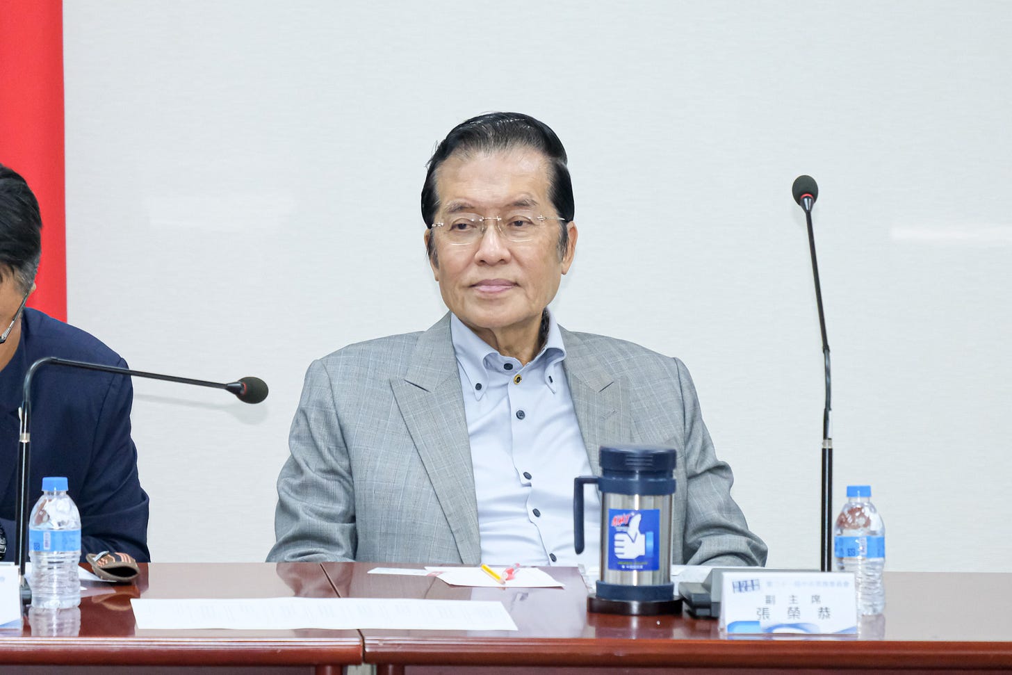 20251210-國民黨副主席張榮恭10日出席國民黨中常會。（劉偉宏攝）