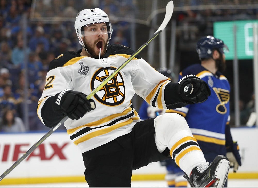 sean kuraly celebrates boston bruins vs blues game 3 win stanley cup 2019 sean kuraly celebrates boston bruins vs blues game 3 win stanley cup 2019