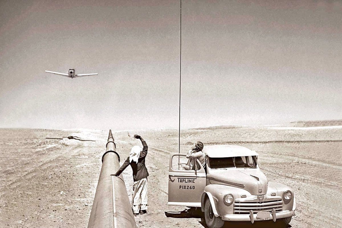 A person pointing at an object

AI-generated content may be incorrect.