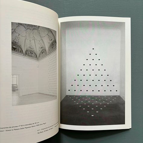 Niele Toroni, Graphic design by Inge Ketelers, Concept of the catalogue in dialogue with the artist, Museum Dhondt-Dhaenens, Sint-Martens-Latem, 2000 [Saint-Martin Bookshop, Bruxelles-Brussel. Art: © Niele Toroni]