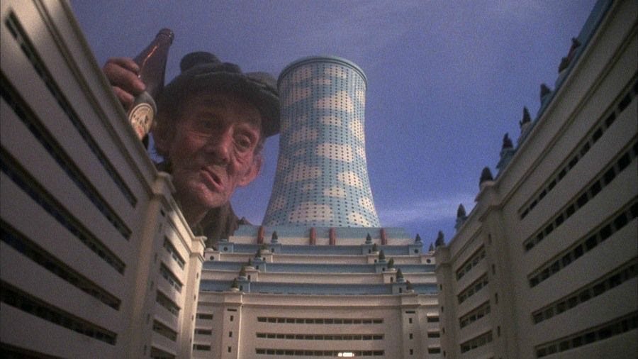 BRAZIL (1985) Cinematography by Roger Pratt Directed by Terry Gilliam Explore more shots in our database: https://t.co/r4wvBG6m1l BRAZIL (1985) Cinematography by Roger Pratt Directed by Terry Gilliam Explore more shots in our database: https://t.co/r4wvBG6m1l