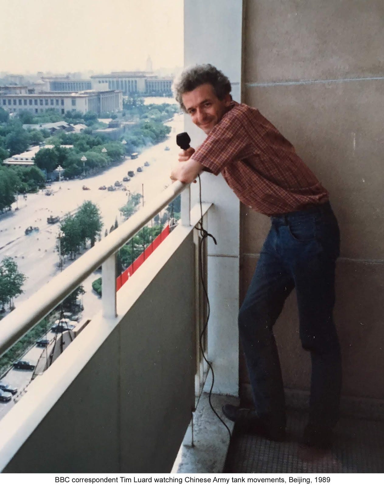 Tim+Luard%2C+tanks%2C+Beijing+1989.jpg (1263×1600)
