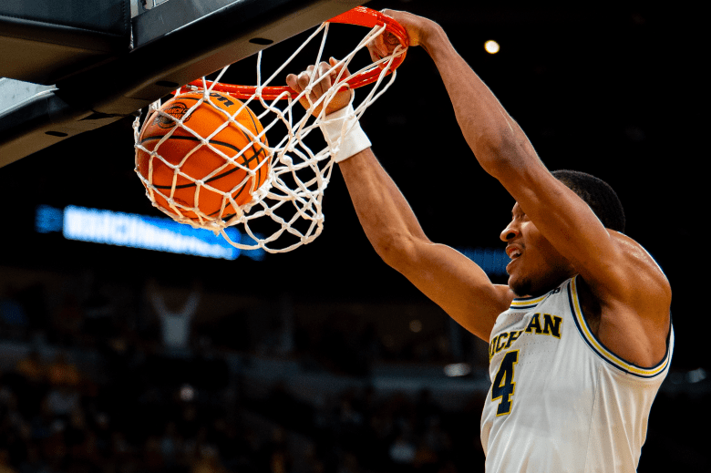 Nimari Burnett dunks the ball.