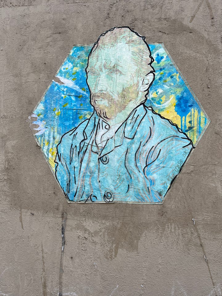Street art : un mur peint en hommage à Georges Méliès et une petit copie d'un autoportrait de Vincent van Gogh