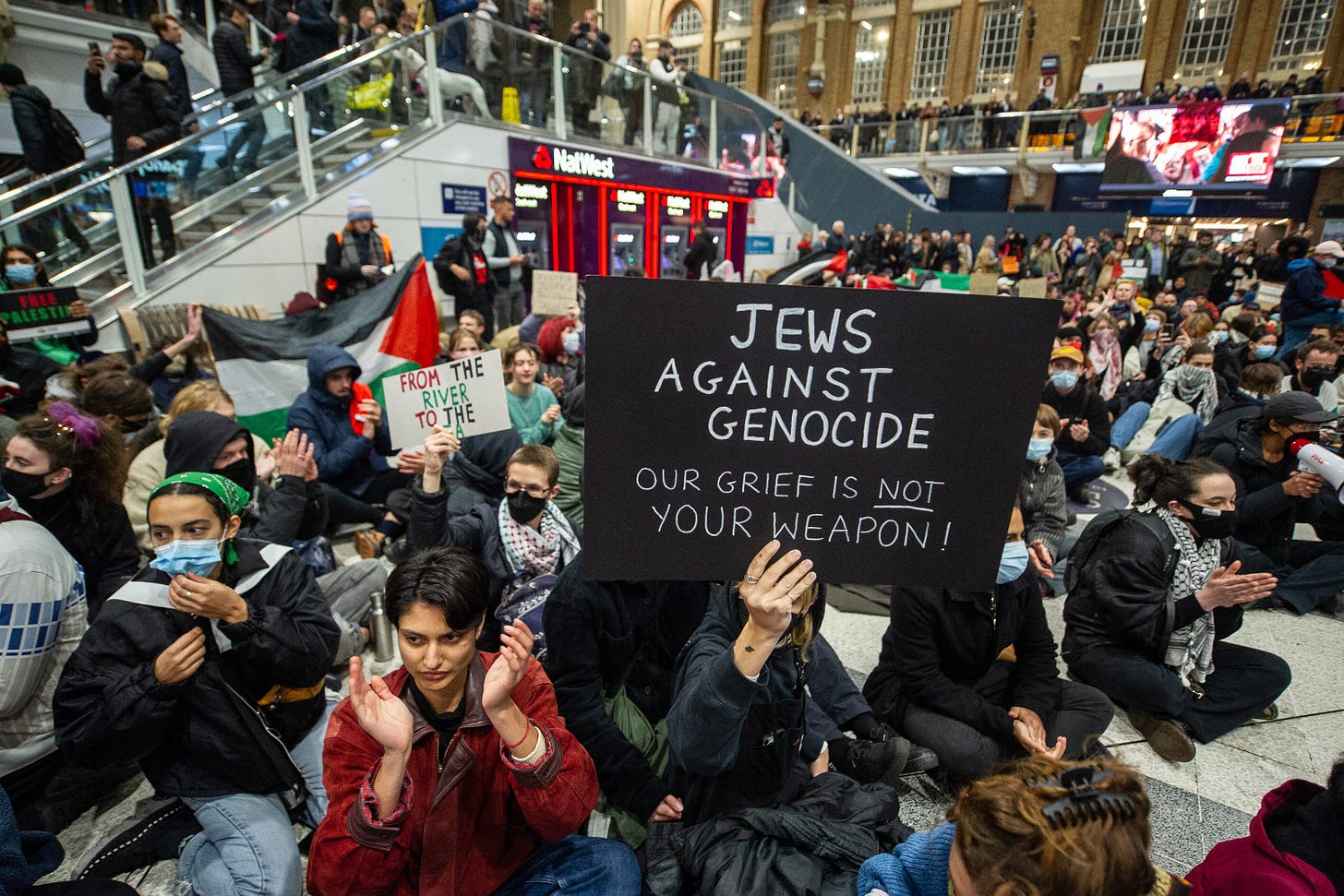 Police slammed over pro-Palestine protest at Liverpool Street station