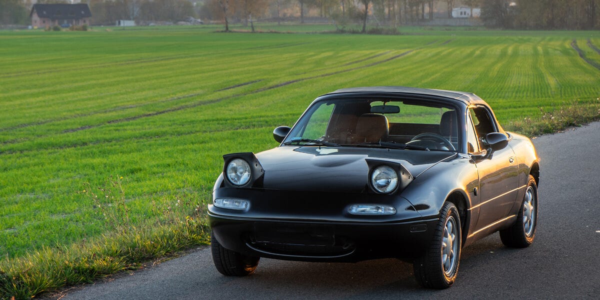 Black Mazda Miata MX-5 (NA)