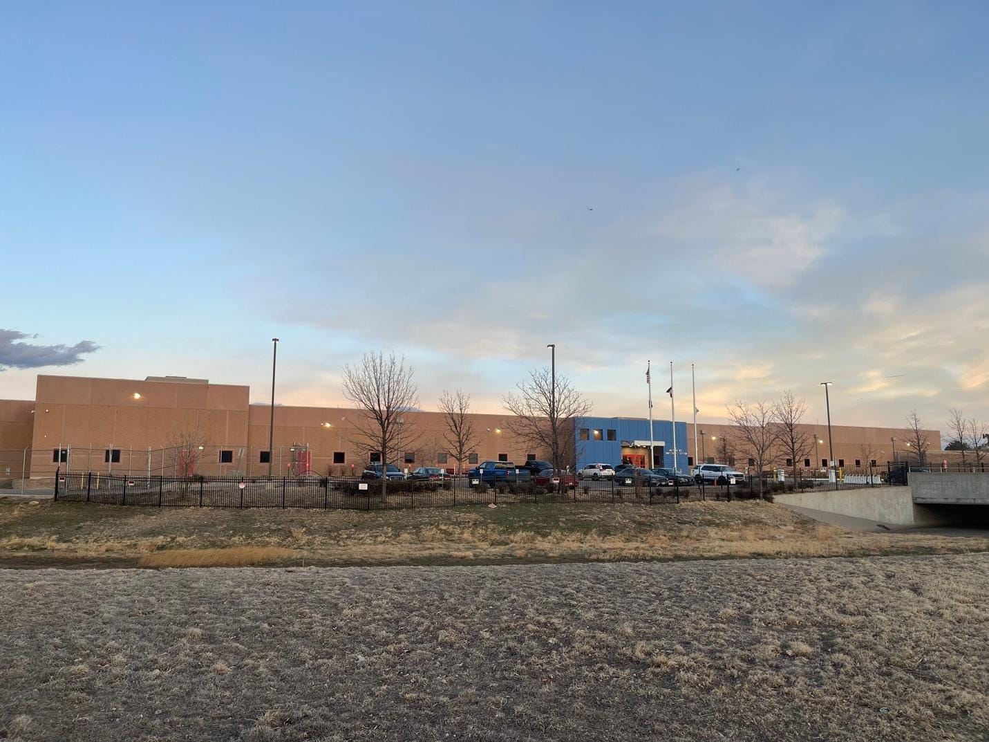 A building with cars parked in front of it

Description automatically generated
