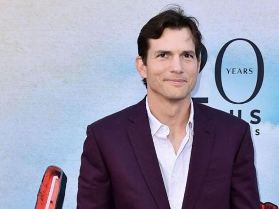 Ashton Kutcher racconta: «La vasculite mi ha impedito di vedere sentire e camminare per un anno»