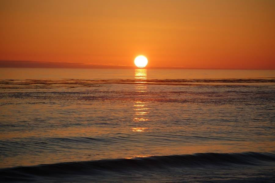 A sunset over the ocean

Description automatically generated with low confidence