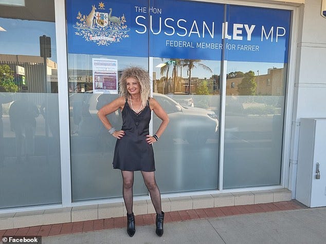 Bizarre moment Deputy Liberal Leader Sussan Ley walks into Parliament ...