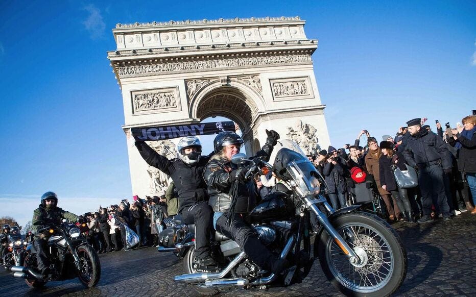 Hommage populaire à Johnny Hallyday : une foule immense a dit adieu au  chanteur - Le Parisien