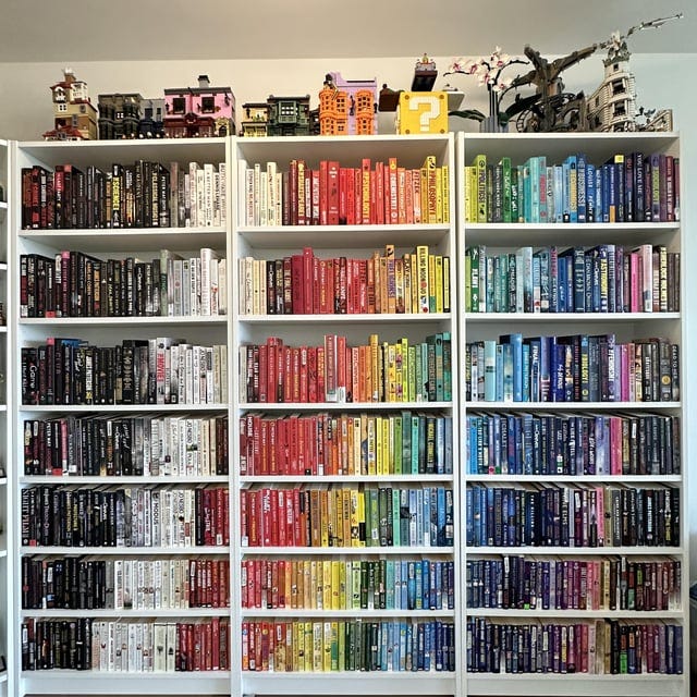 r/mildlyinteresting - Organized my bookcases by color r/mildlyinteresting - Organized my bookcases by color