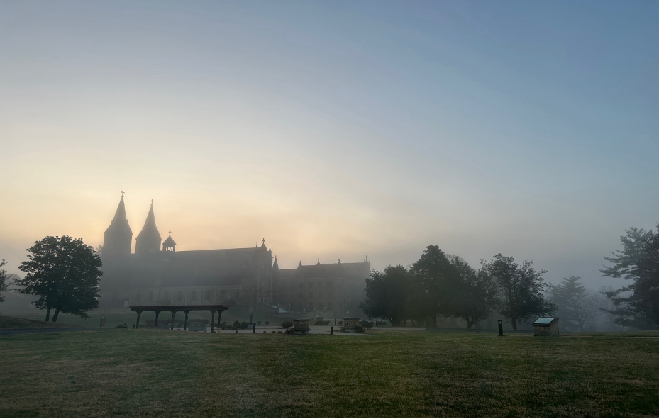 A foggy landscape with a building and trees

AI-generated content may be incorrect.