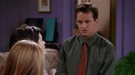 Ricordiamo Matthew Perry con le battute più famose di Chandler Bing ...