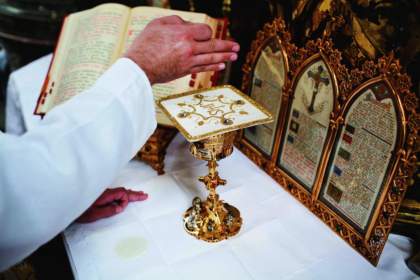 The Many Meaningful Signs of the Cross in the Roman Canon