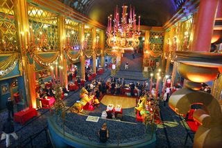 1women_winegrowers_folies_bergeres_paris