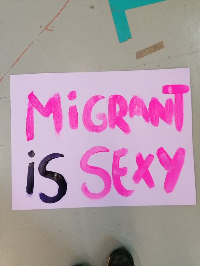 A banner reads "migrant is sexy"