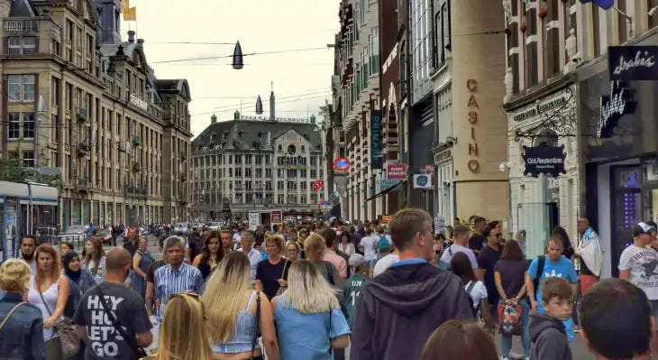 Photo of crowds on a shopping street in Amsterdam Photo of crowds on a shopping street in Amsterdam