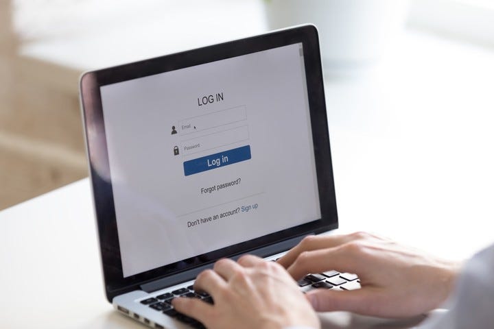 Las contraseñas por defecto son un problema en la industria: pocos las cambian. Foto: Shutterstock Las contraseñas por defecto son un problema en la industria: pocos las cambian. Foto: Shutterstock