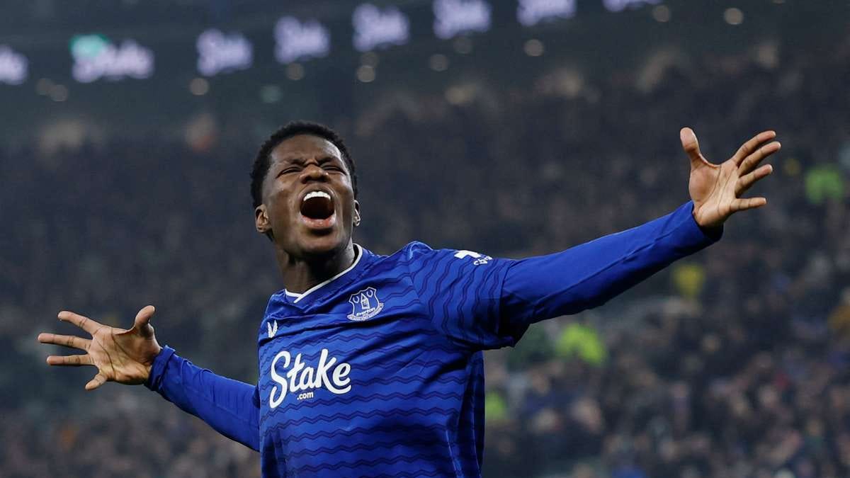 Everton’s Late Surge: Can Moyes’ Resurgent Side Shape the Title Race and Relegation Battle? — image 1
