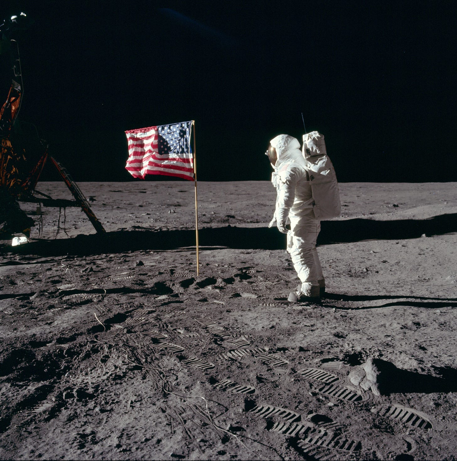 Montura de la Bandera Lunar - Wikipedia, la enciclopedia libre