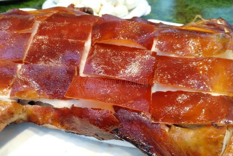 Barbecued Suckling Pig on a Saucer with Vegetables, Has a Sauce and Mantou  Stock Image - Image of piglet, culture: 165883083