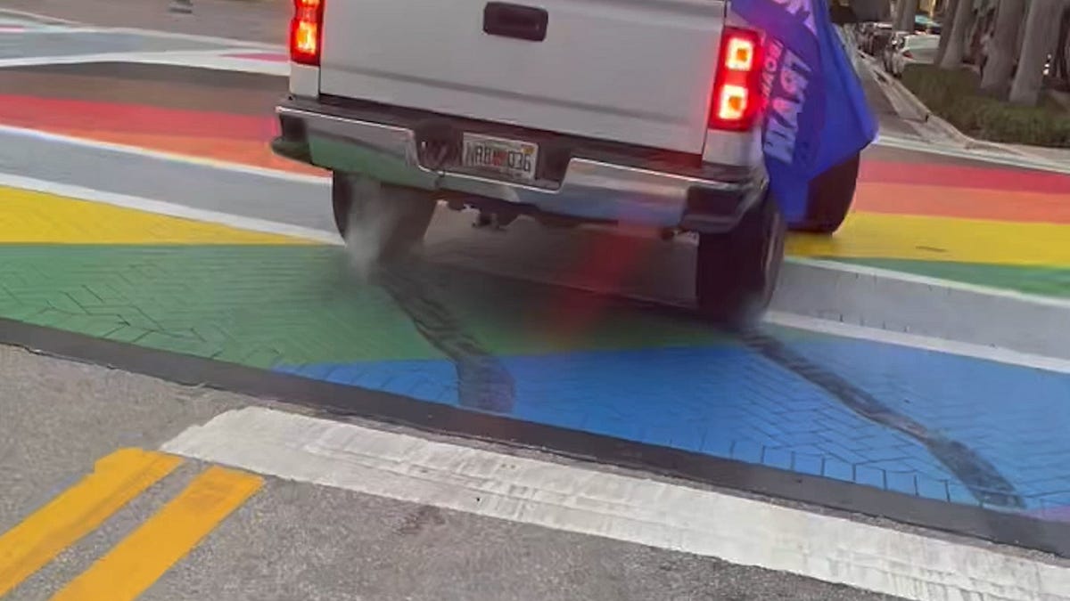 Florida Judge Orders Vandal to Write 25 Pages of LGBT Fiction