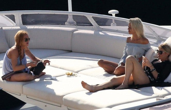 lindsay lohan smoking lindsay lohan smoking