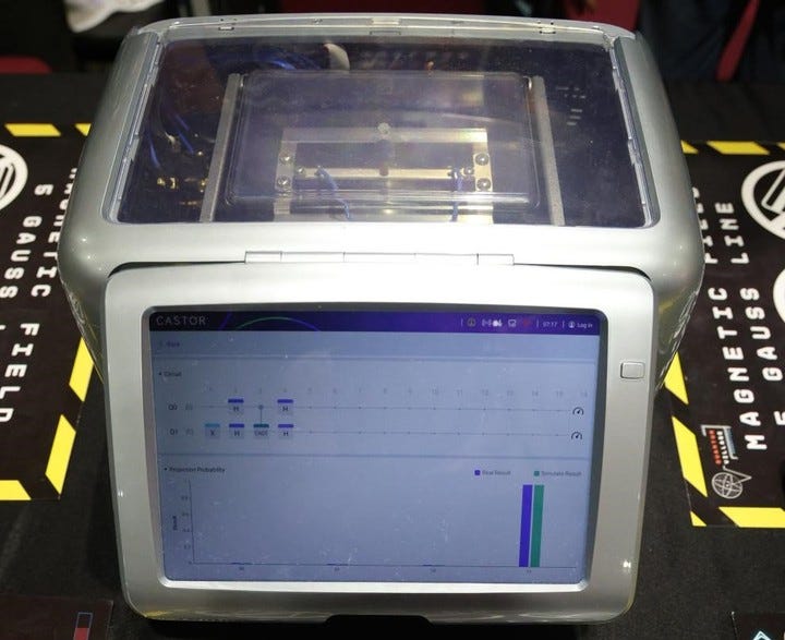 La computadora cuántica que se mostró en Ekoparty. Foto: Mauro Julián Fernández