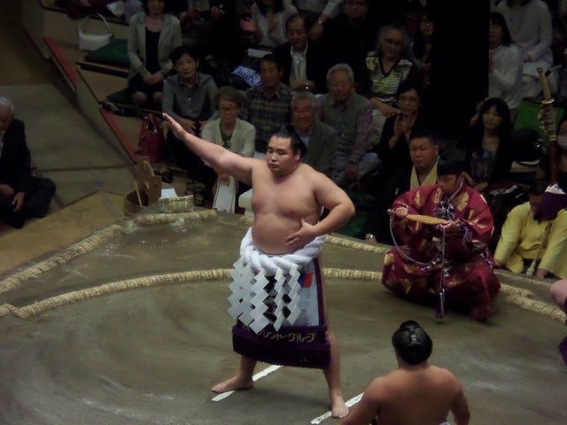 Ring Entrance of Yokozuna Hakaho Ring Entrance of Yokozuna Hakaho