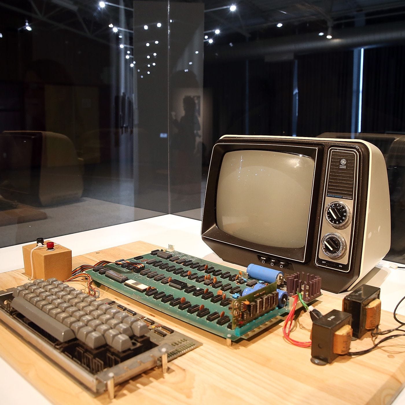 $200,000 Apple 1 computer thrown in the trash by mysterious Californian woman - The Verge $200,000 Apple 1 computer thrown in the trash by mysterious Californian woman - The Verge