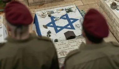 רב סרן במילואים איתמר ספיר הי"ד, בן 27 מעלי, שנפל אתמול בקרב בדרום לבנון, הובא הבוקר (רביעי) למנוחות בבית העלמין הצבאי ברעננה. 


הלווייה
הלוויות
חללי מלחמת חרבות ברזל
טקס קבורה צבאי צבאית
חלל חללים צה"ל 
לוויה לוויות חיילים