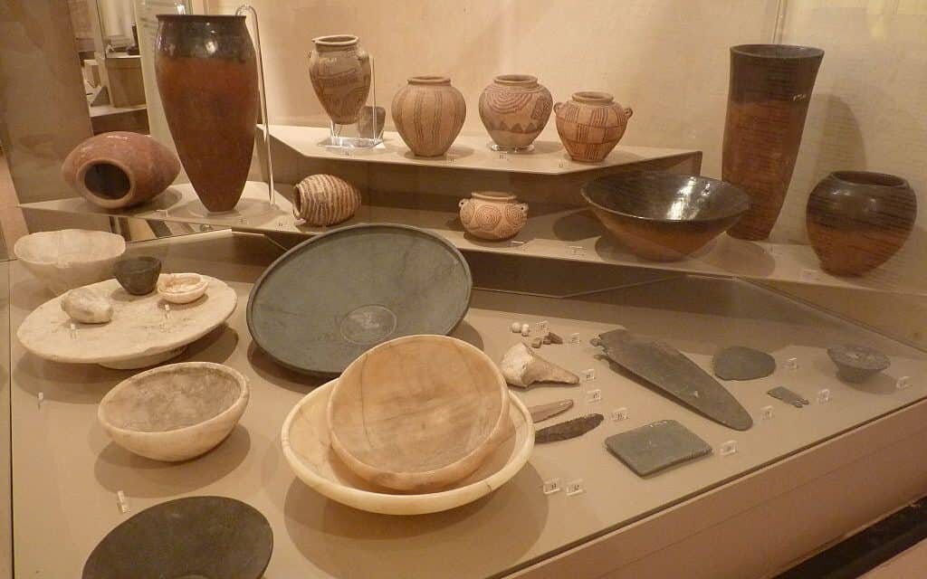 Various pottery and objects from Naqada thru the 1st dynasty. Wikimedia Commons, 2013, Khruner. Various pottery and objects from Naqada thru the 1st dynasty. Wikimedia Commons, 2013, Khruner.