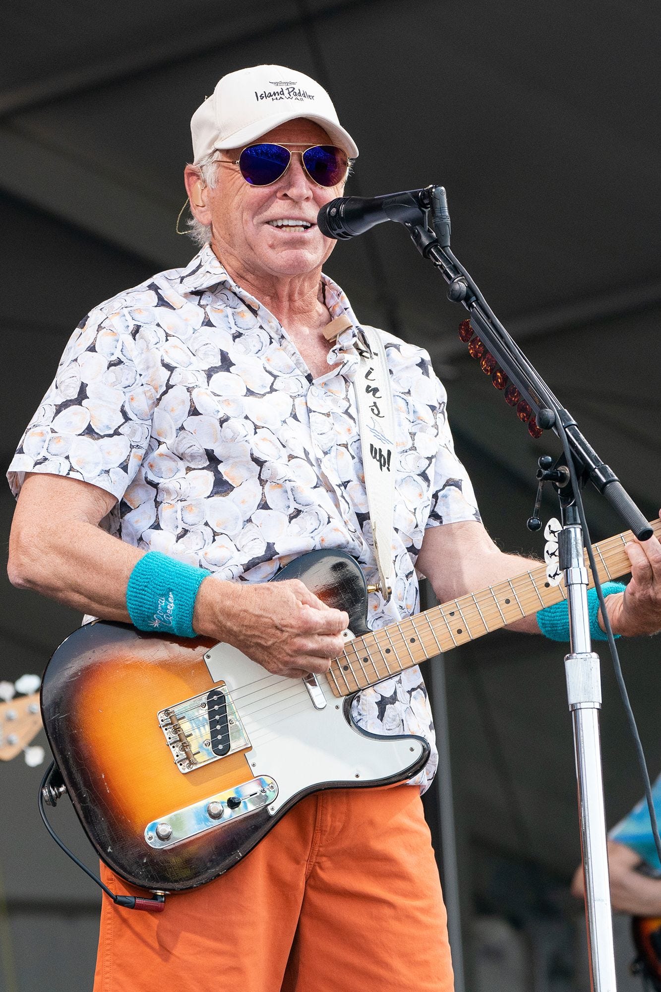 Jimmy Buffett hospitalized, postpones show | CNN