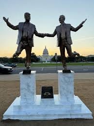 Statue of Trump, Epstein holding hands ...
