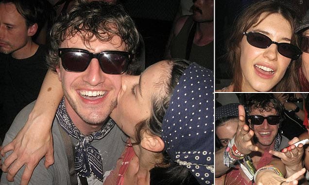 Paul Mescal is BITTEN by braless girlfriend Gracie Abrams in steamy clinch  as vape-clutching actor parties hard with Daisy Edgar-Jones, his siblings  and A-listers at Glastonbury | Daily Mail Online