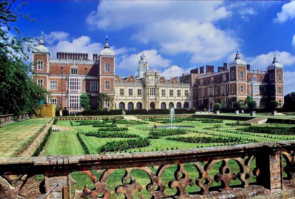 By Allan Engelhardt - Hatfield House, CC BY-SA 2.0, https://commons.wikimedia.org/w/index.php?curid=4585384