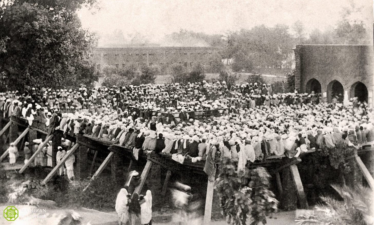 Thumbnail image from Makhzan e Tasweer