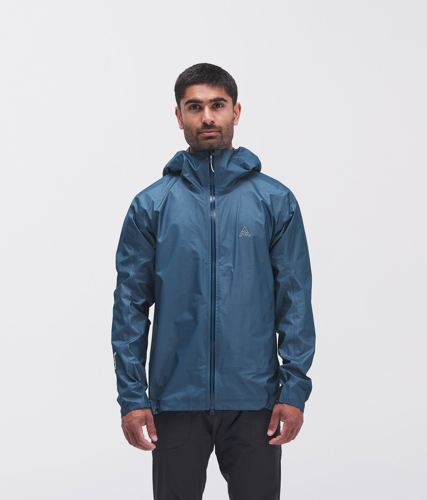 Amrit is 5'10 with a 39.5" chest wearing a small. Amrit is 5'10 with a 39.5" chest wearing a small.