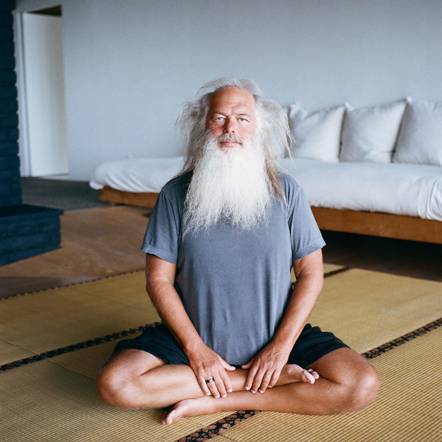 La créativité est la capacité d'exprimer ce qui se passe en nous” : le producteur américain Rick Rubin partage sa vision de la vie et de sa conscience de soi | Vogue La créativité est la capacité d'exprimer ce qui se passe en nous” : le producteur américain Rick Rubin partage sa vision de la vie et de sa conscience de soi | Vogue