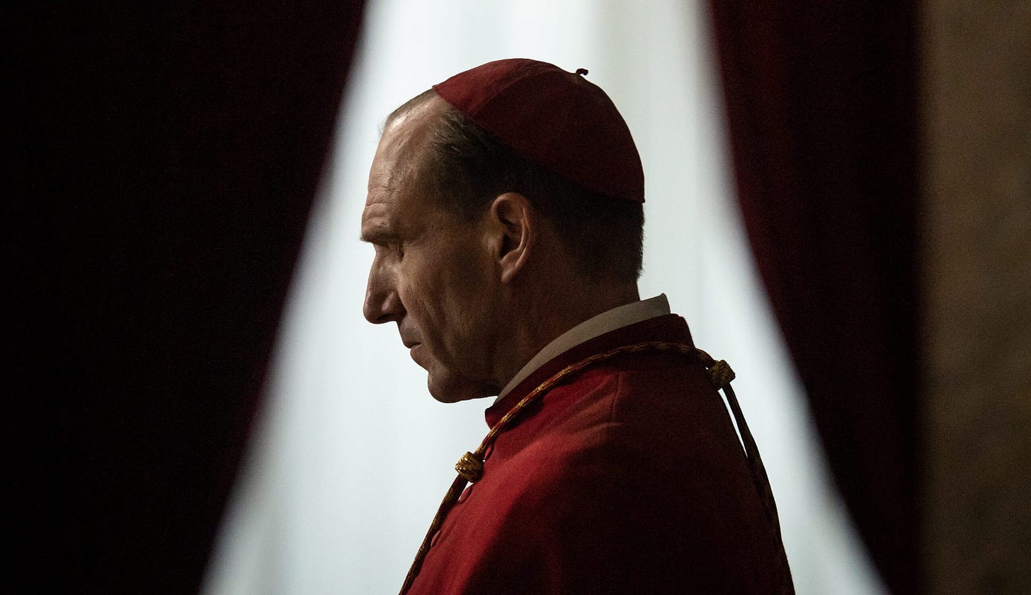 Conclave | Vence o Oscar 2025 em melhor roteiro adaptado - JWave