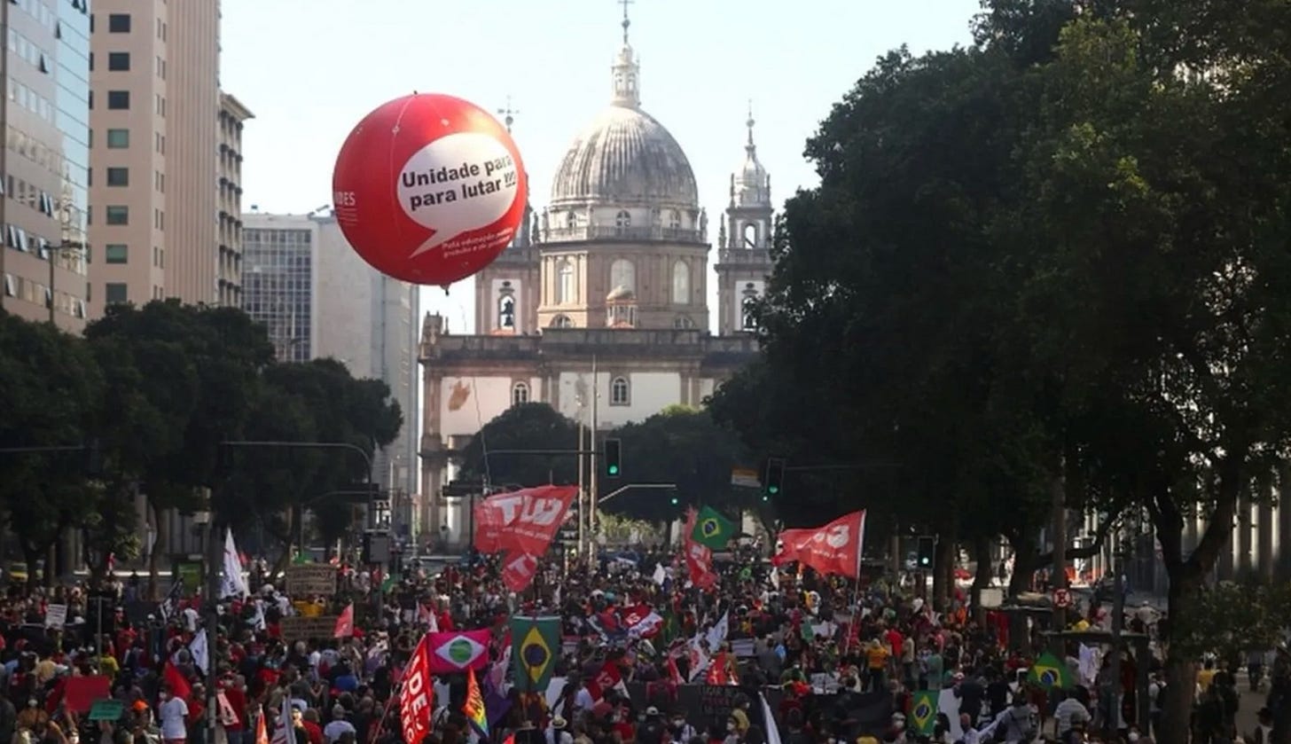 A group of people protesting in a city

AI-generated content may be incorrect.