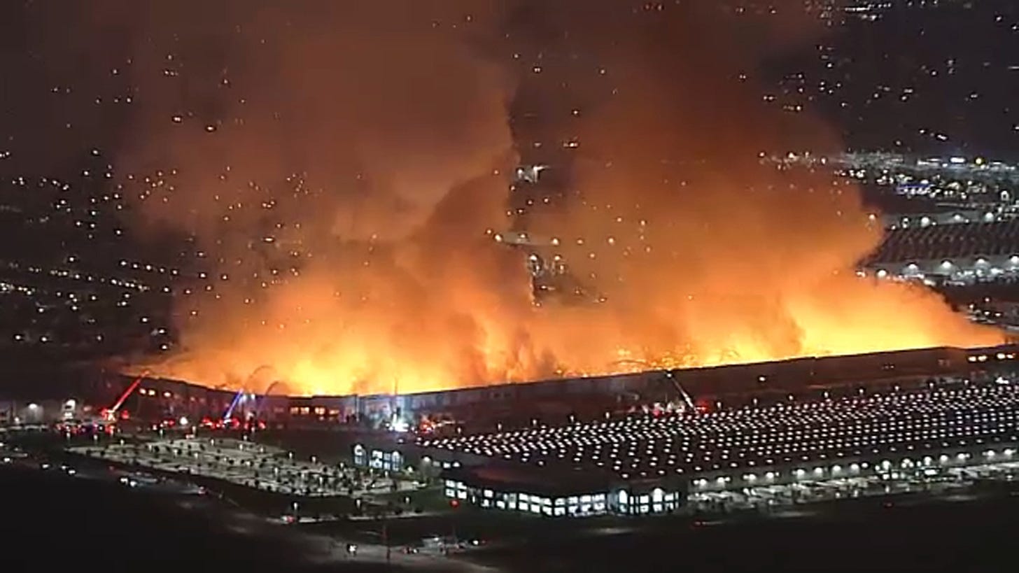 Warehouse employee accused of arson after Kimberly-Clark Distribution Center  full of paper goods destroyed in massive Ontario fire - ABC7 Los Angeles